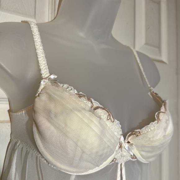 Victoria's Secret Cream Semi Sheer Padded Cup Open Front Lace Trim Cami Top 34B - Picture 5 of 16